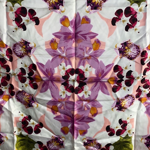 Silk scarf floral - Picture 7 of 7